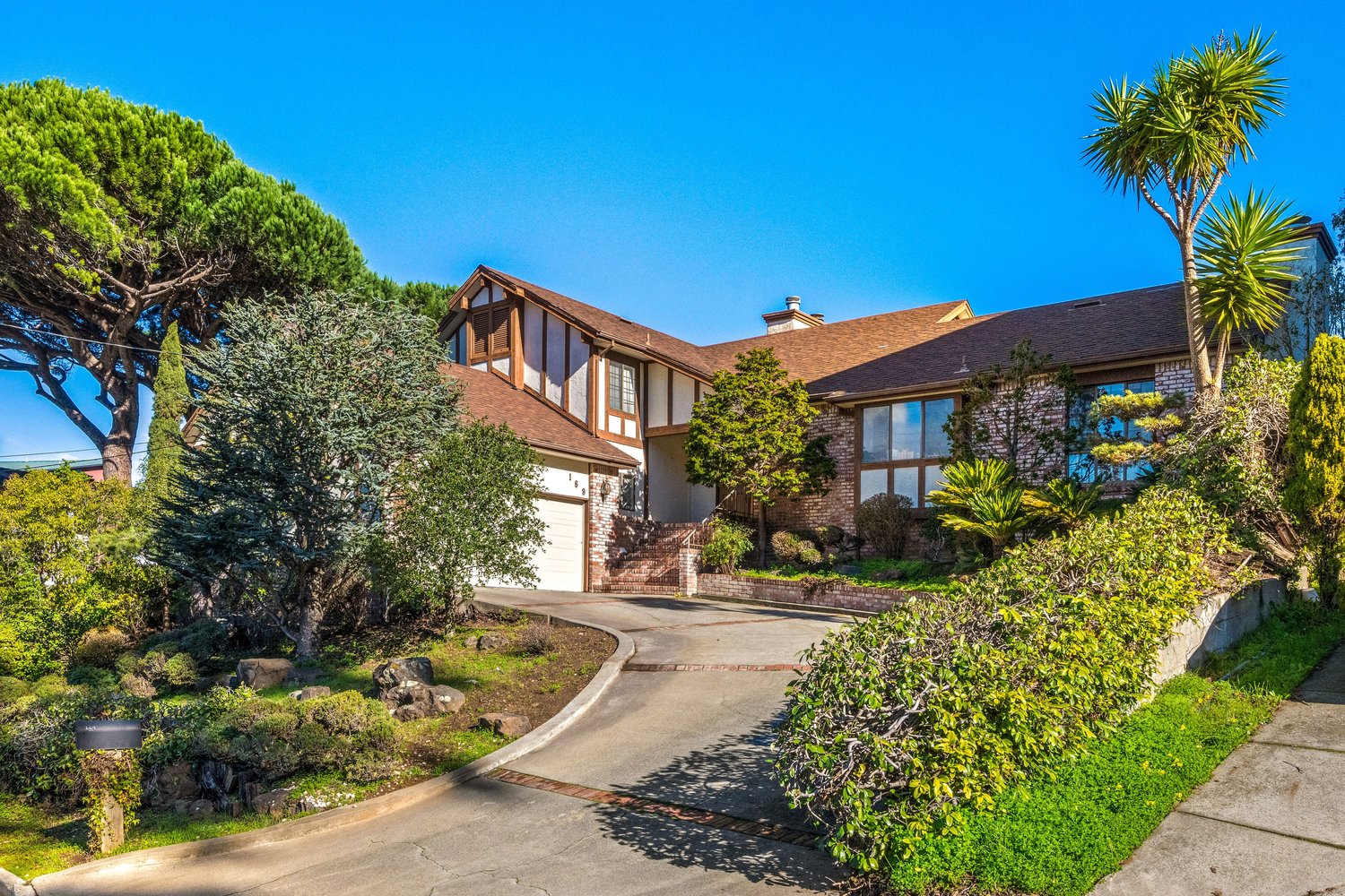 Front Exterior of 169 Tulare Street.