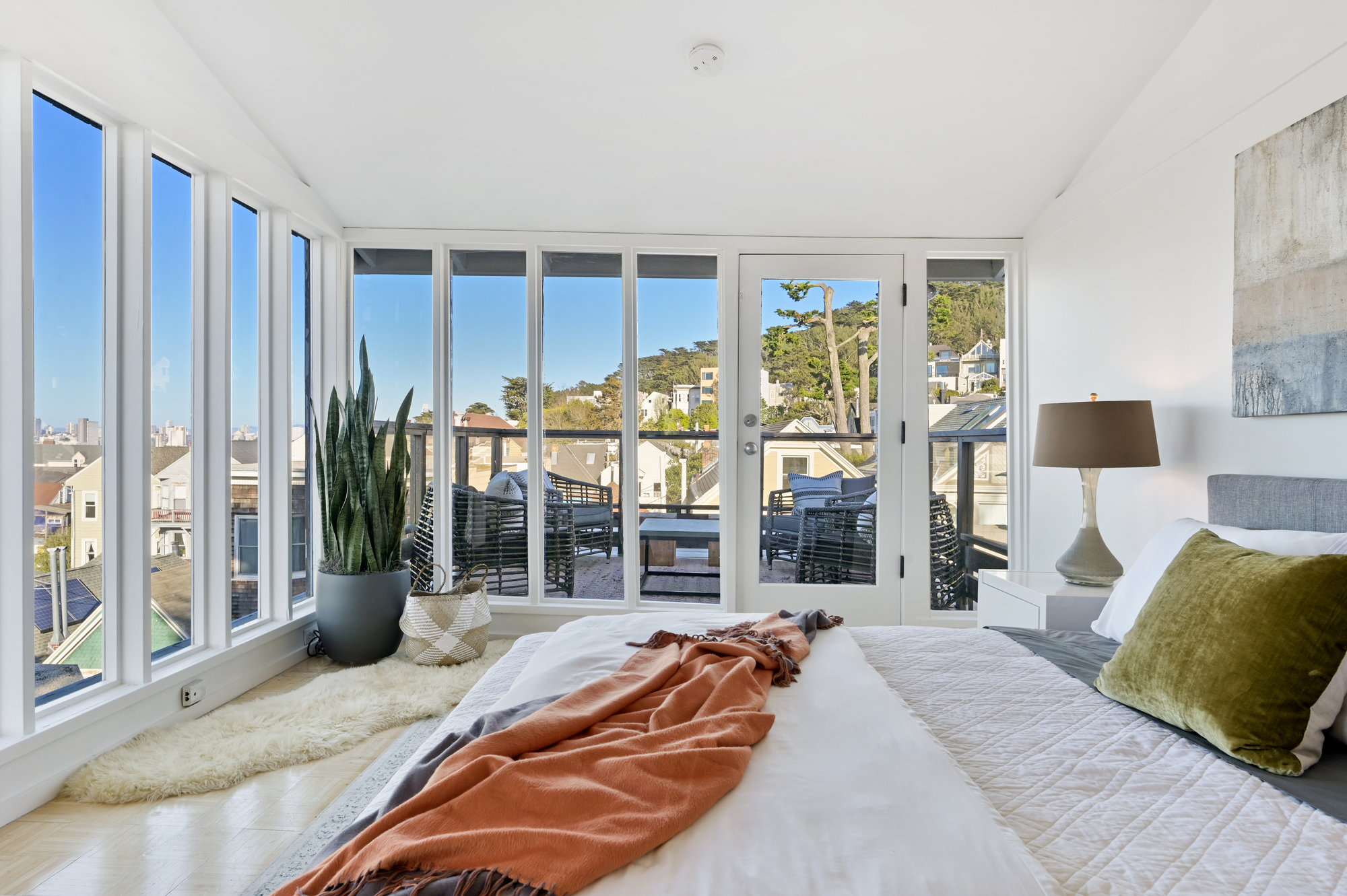 View of 20 Delmar, showing a bedroom with views of the city