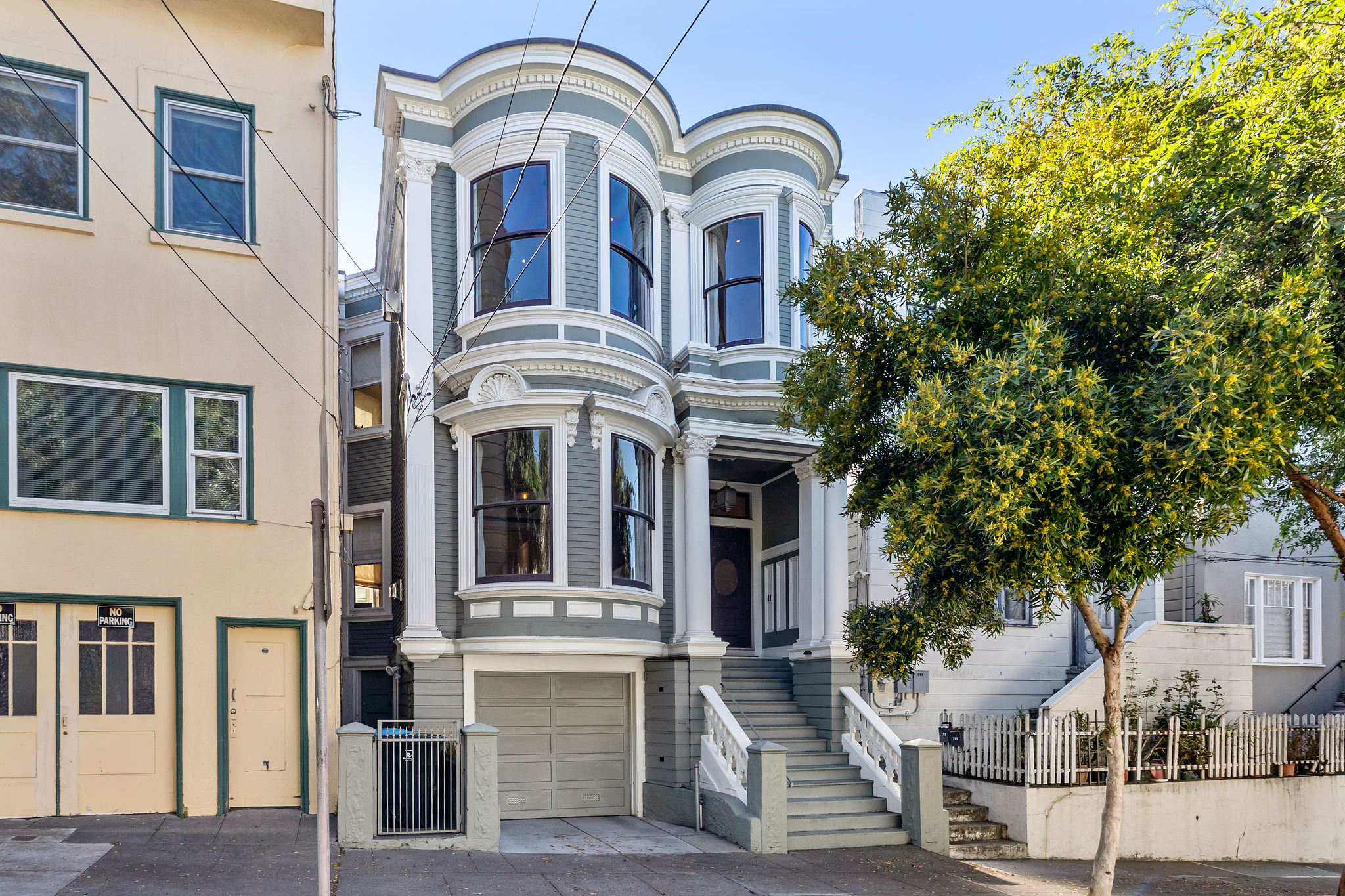 Front exterior view of 286 Fair Oak Street, showing a large Victorian home in Noe Valley