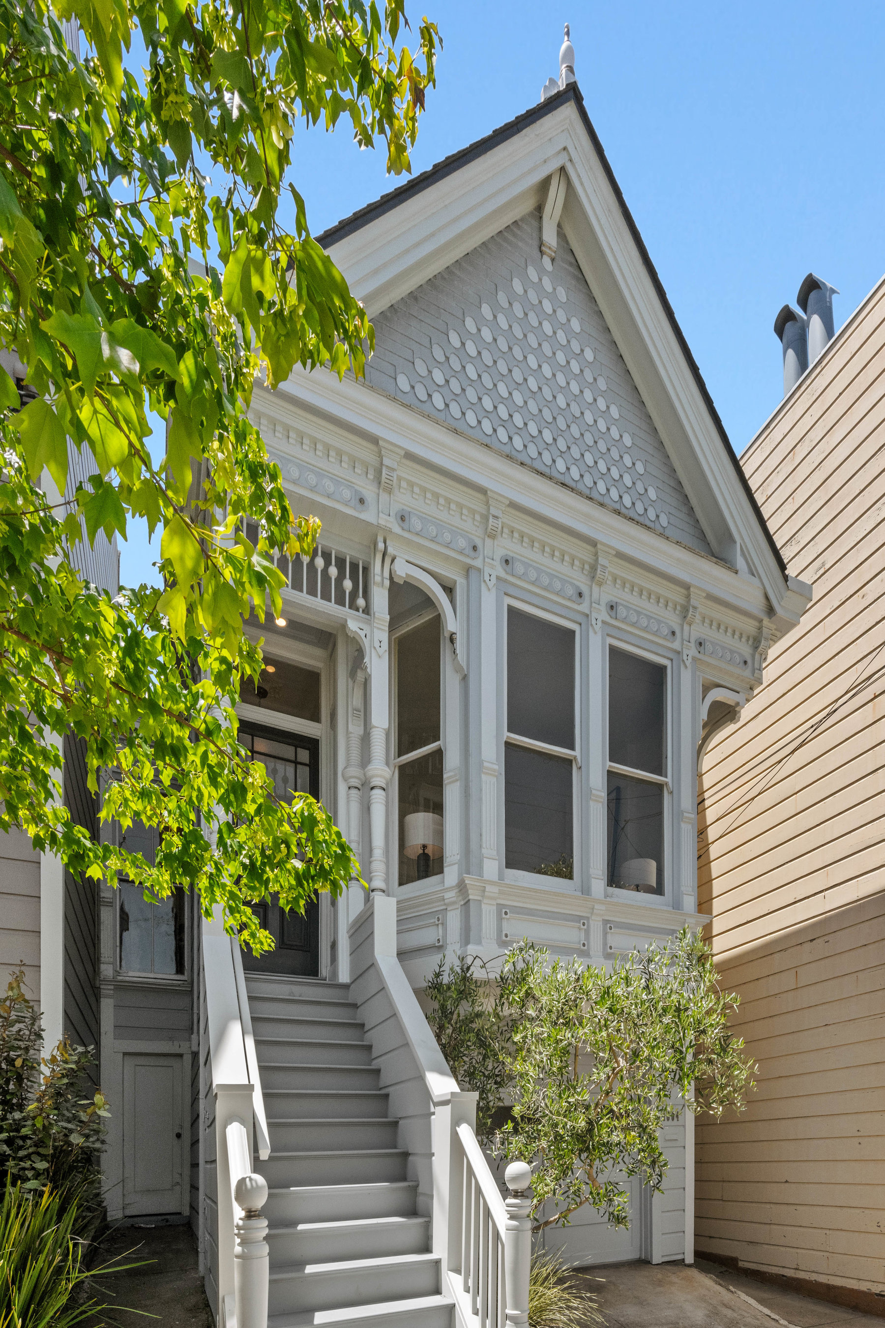 Property Photo: Photo of front facade. Lots of victorian details. 