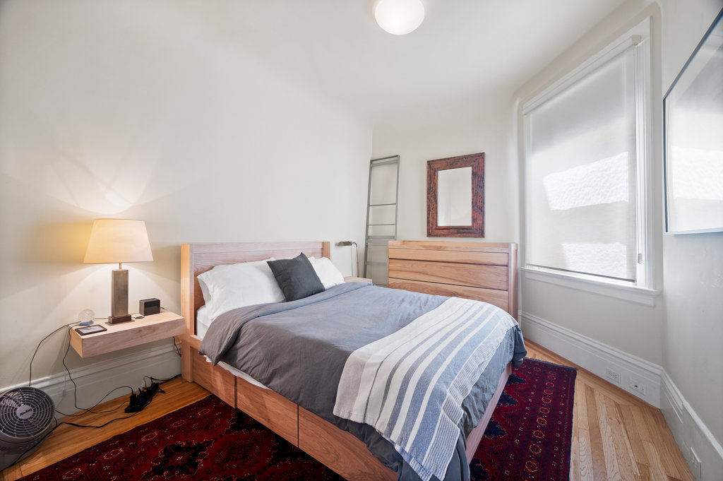 Property Photo: Guest bedroom has nice large window that lets in lots natural light. 