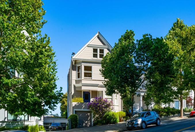 Property Thumbnail: Front exterior of 171 Buena Vista. Lots of lush greenery. 