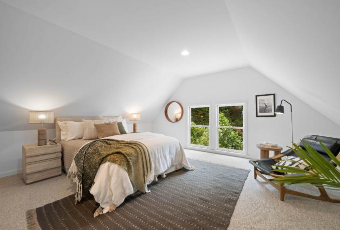 Property Thumbnail: In the bedroom there are carpets through out and windows that look out to Buena Vista Ave.