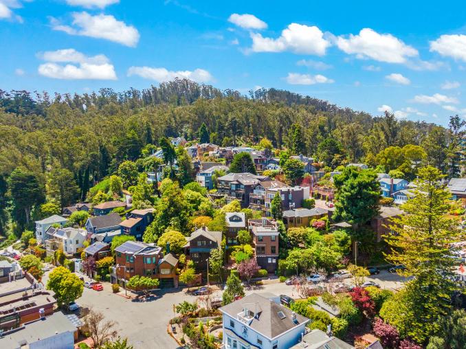 Property Thumbnail: Aerial shot of the hillside with all the surrounding homes. 