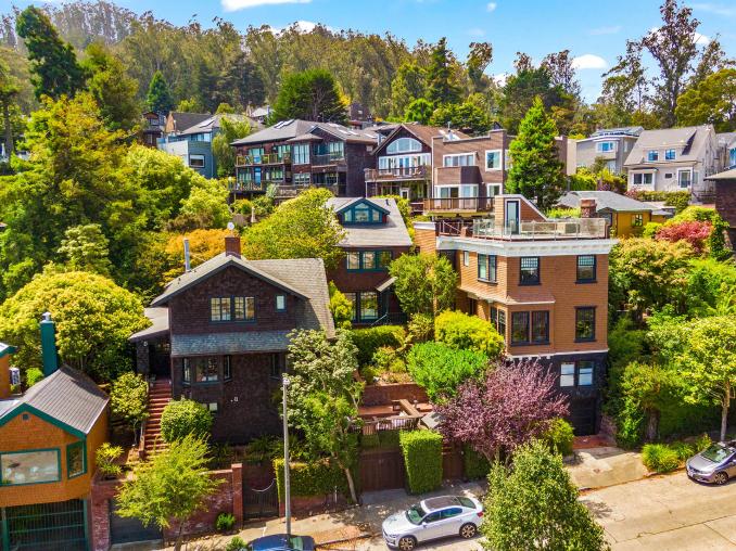 Property Thumbnail: Front exterior on 27 belmont and surrounding homes. 