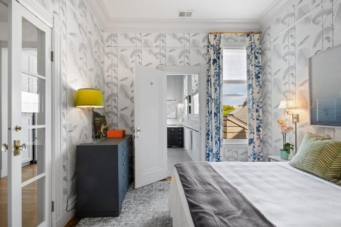 Property Thumbnail: Guest room also has an bathroom attached. 