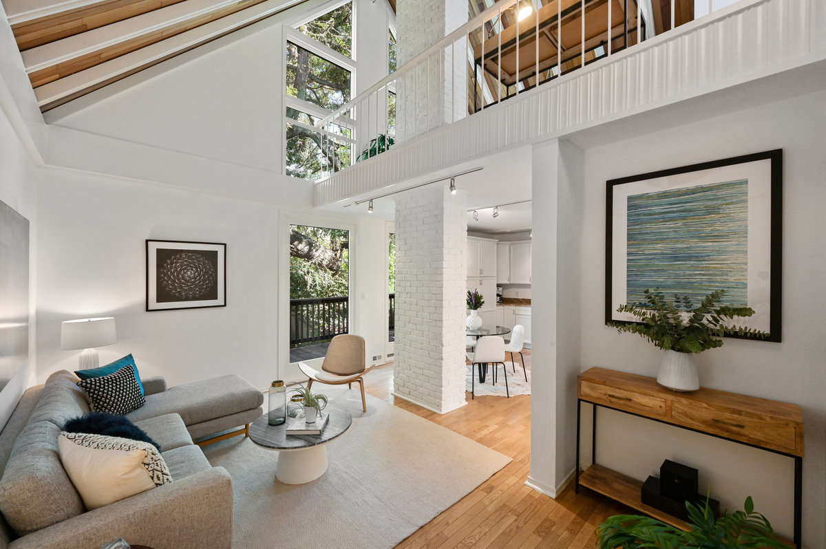 0060030 Living room, showing open ceilings to the second floor