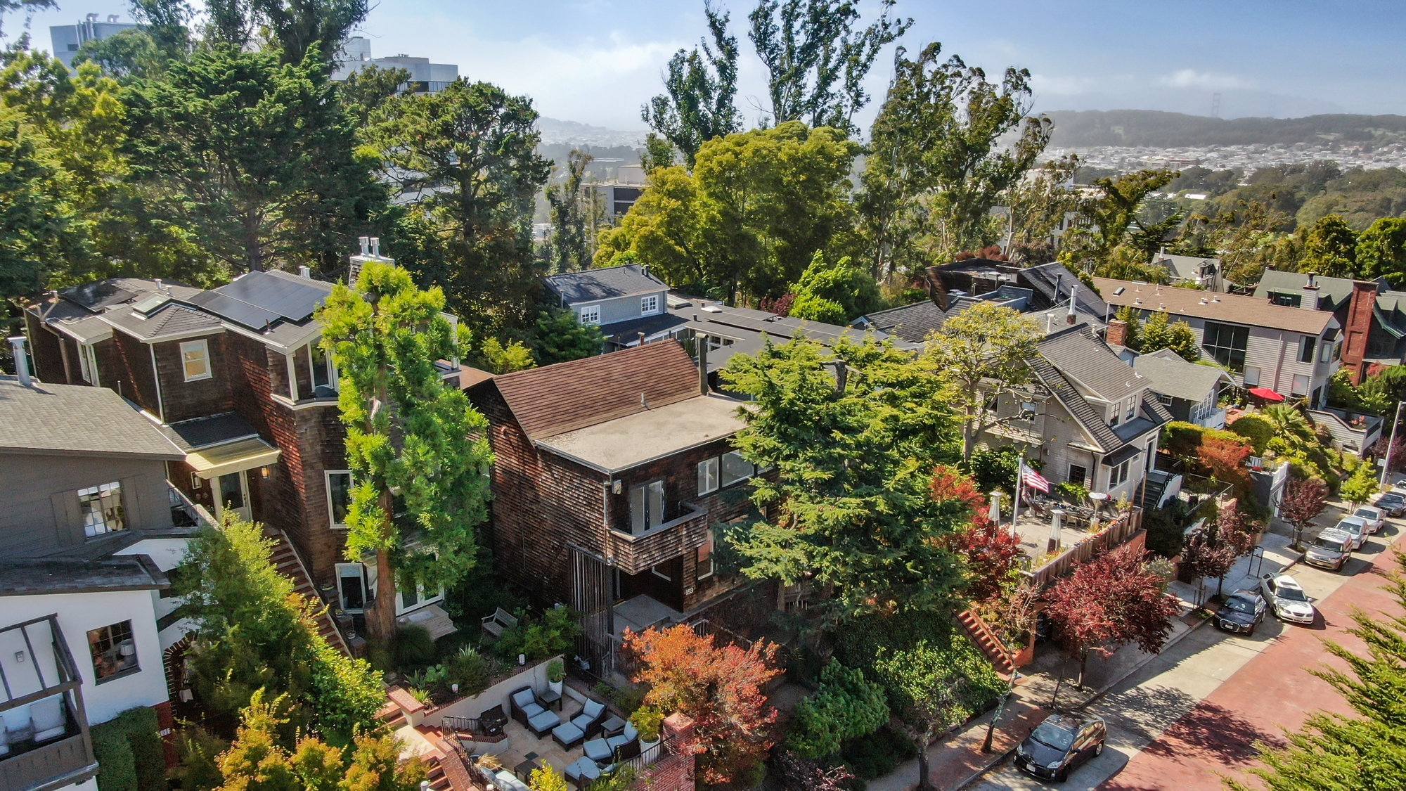 011ap003 Aerial front view of 183 Edgewood Avenue, showing the home with the city beyond