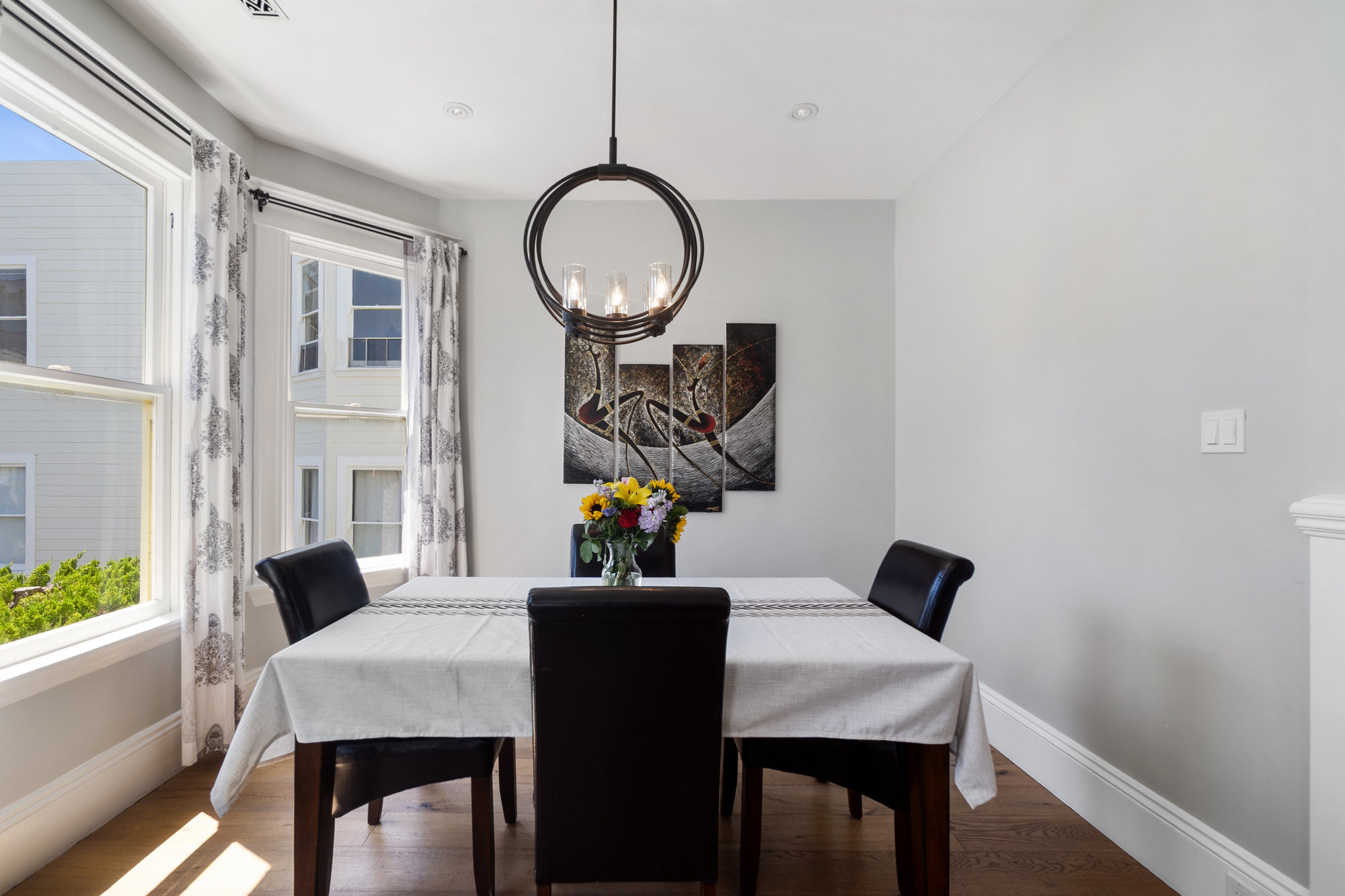 023019 View of the formal dining area and large windows