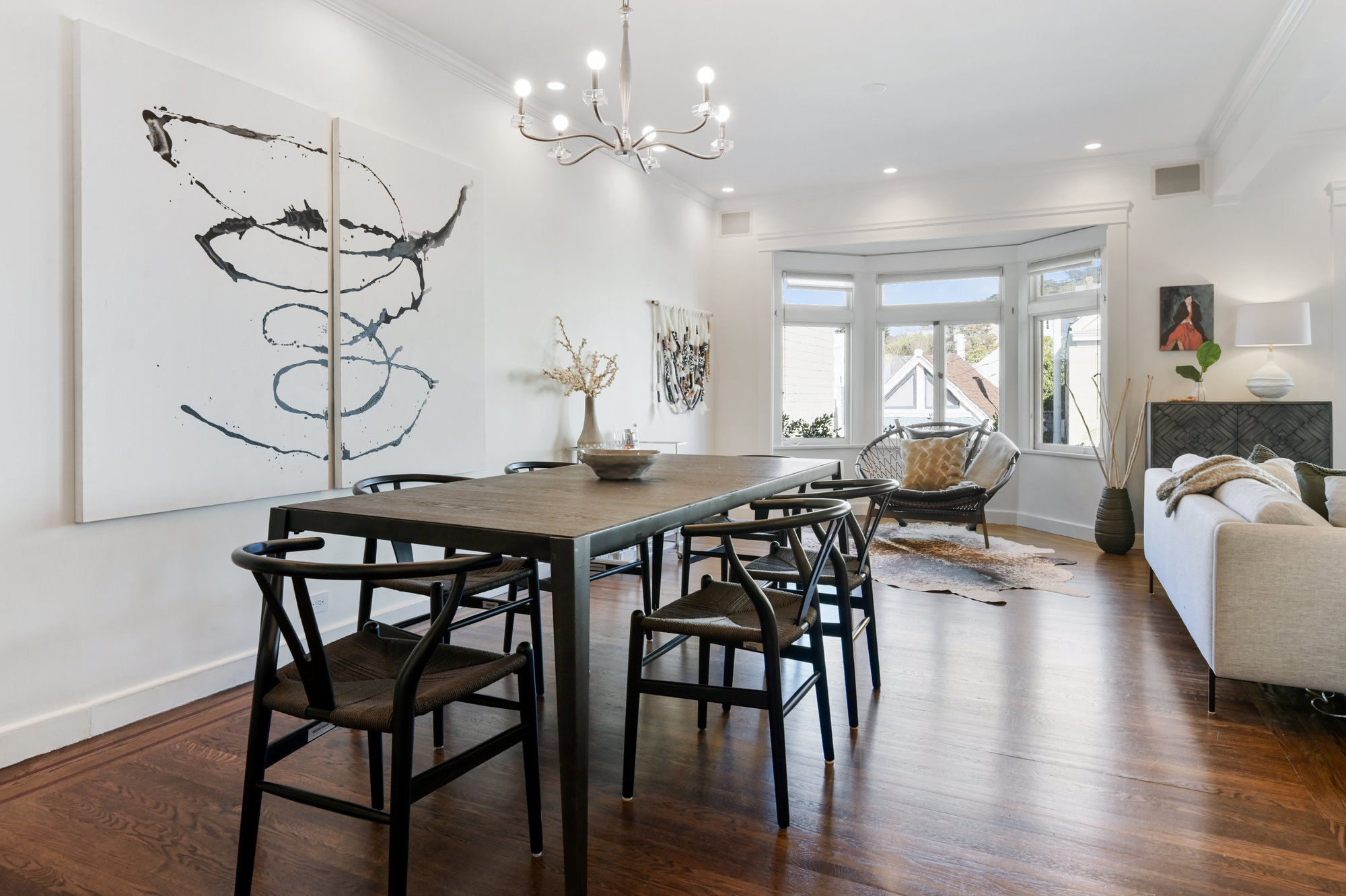 026017 View of the dining area with a seating area by the bay window
