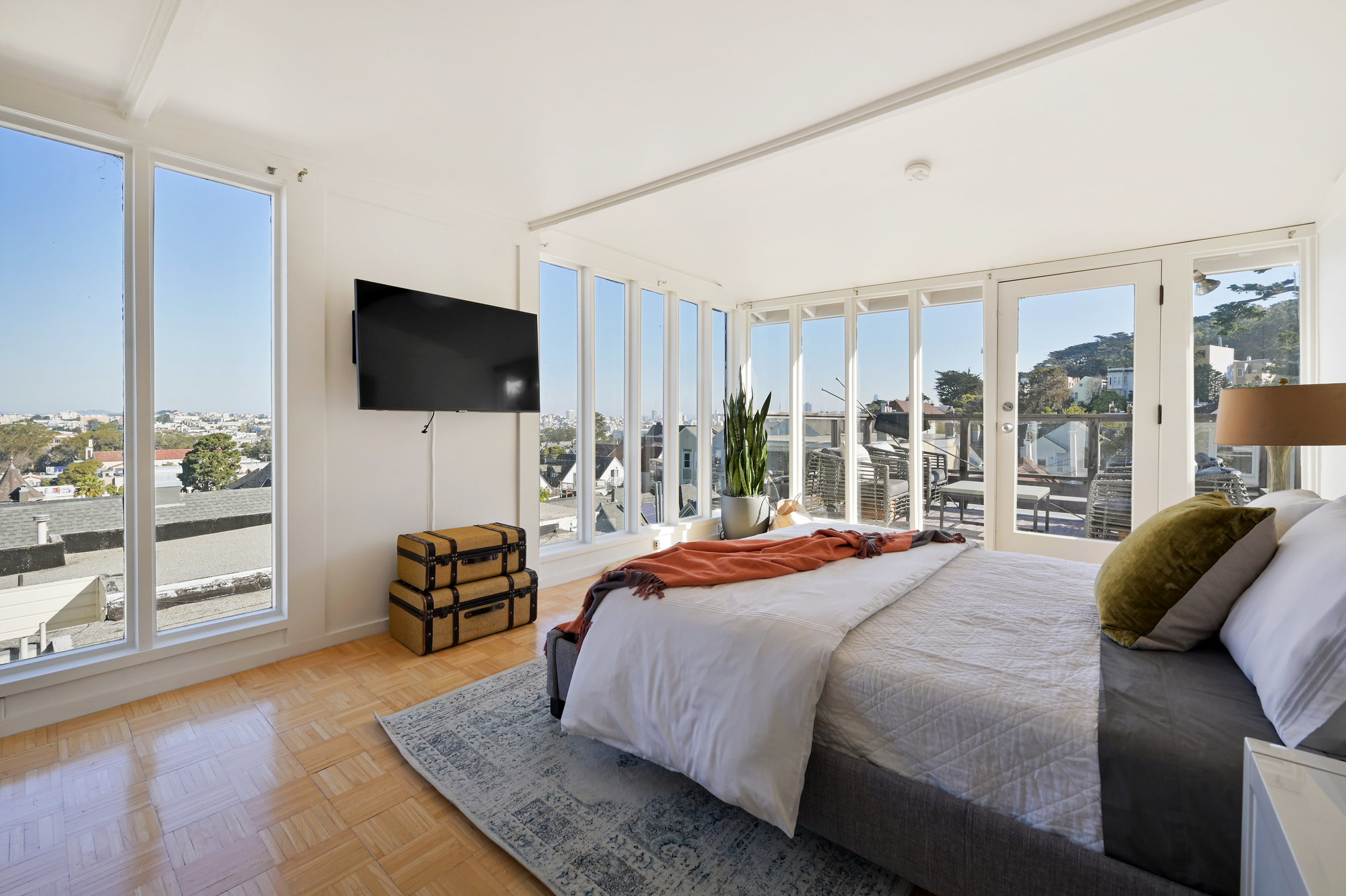 028020 View of the third bedroom at the top of the house, featuring two walls of windows