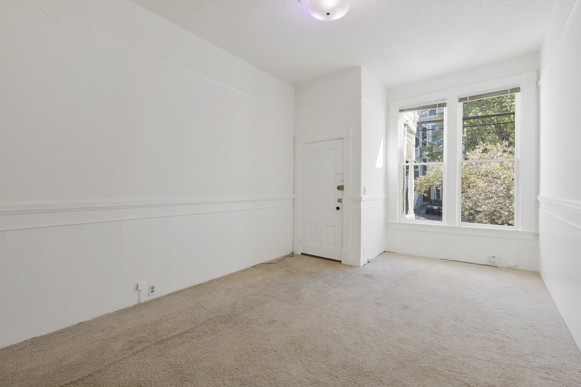 035041 View of a room with carpet and two large windows