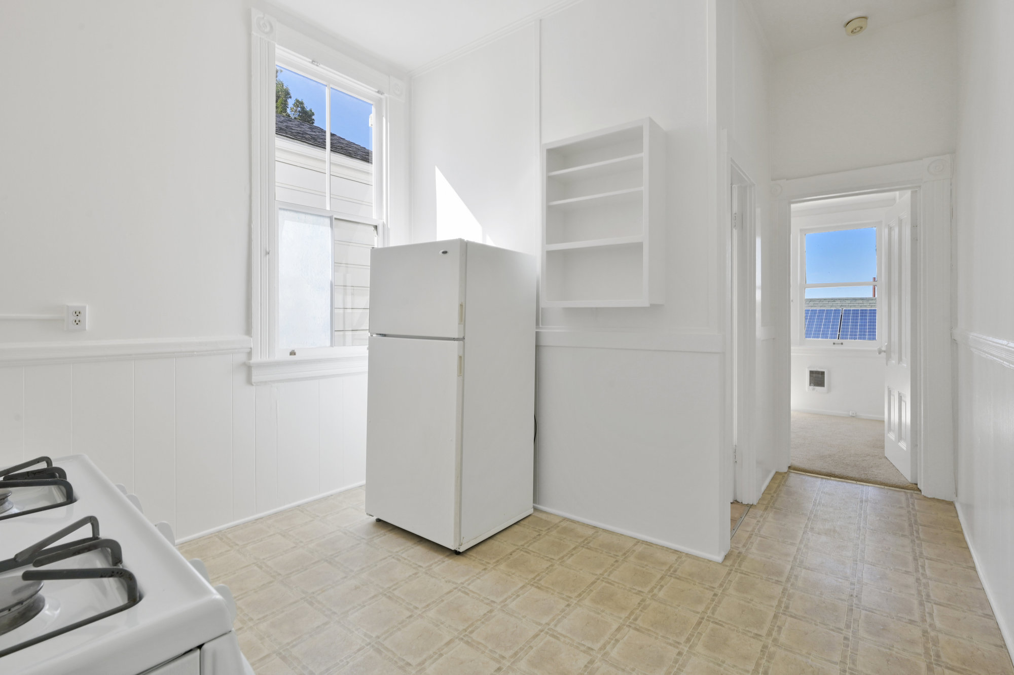 040049 View of a kitchen, showing a fridge and windows