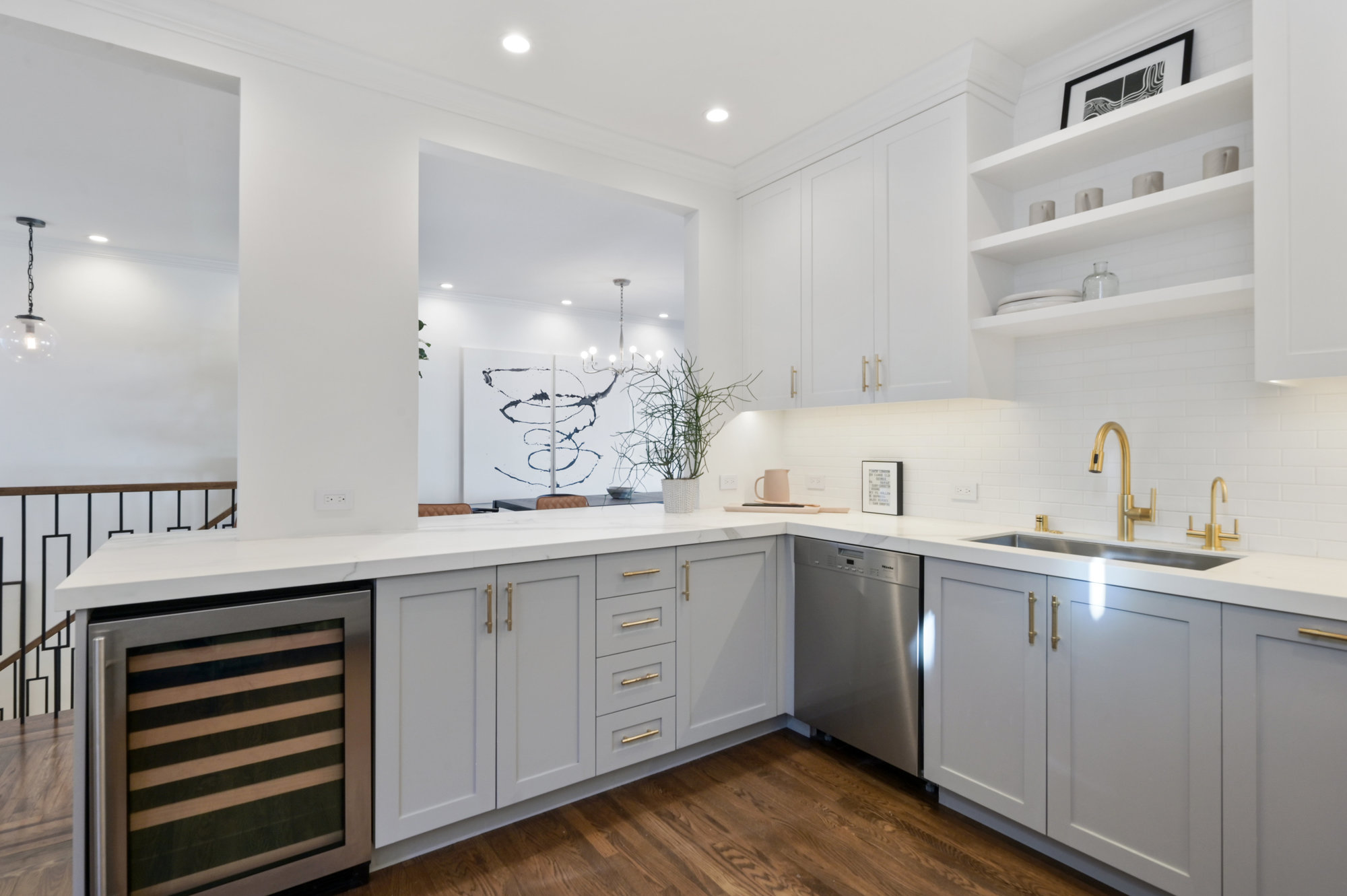 041033 View of the kitchen cabinets, featuring a wine cooler