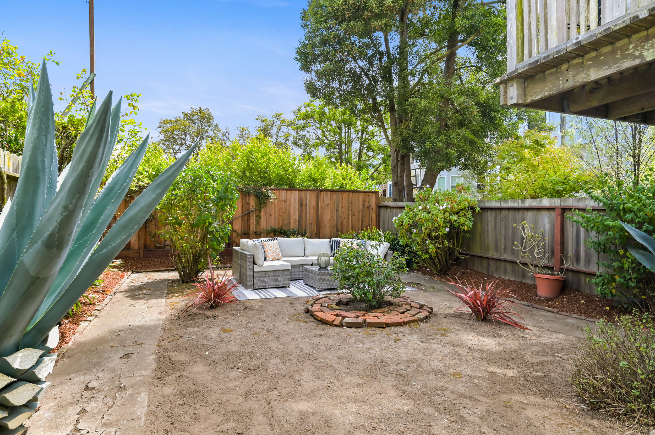 View of the private yard at 637-639 Lake Street, showing an outdoor living area