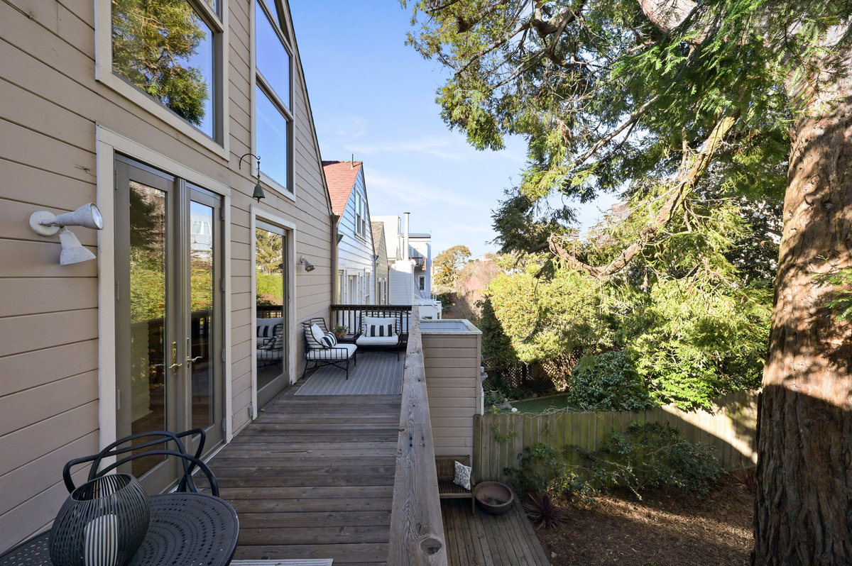 048082 View of the upper deck, showing two outdoor seating areas