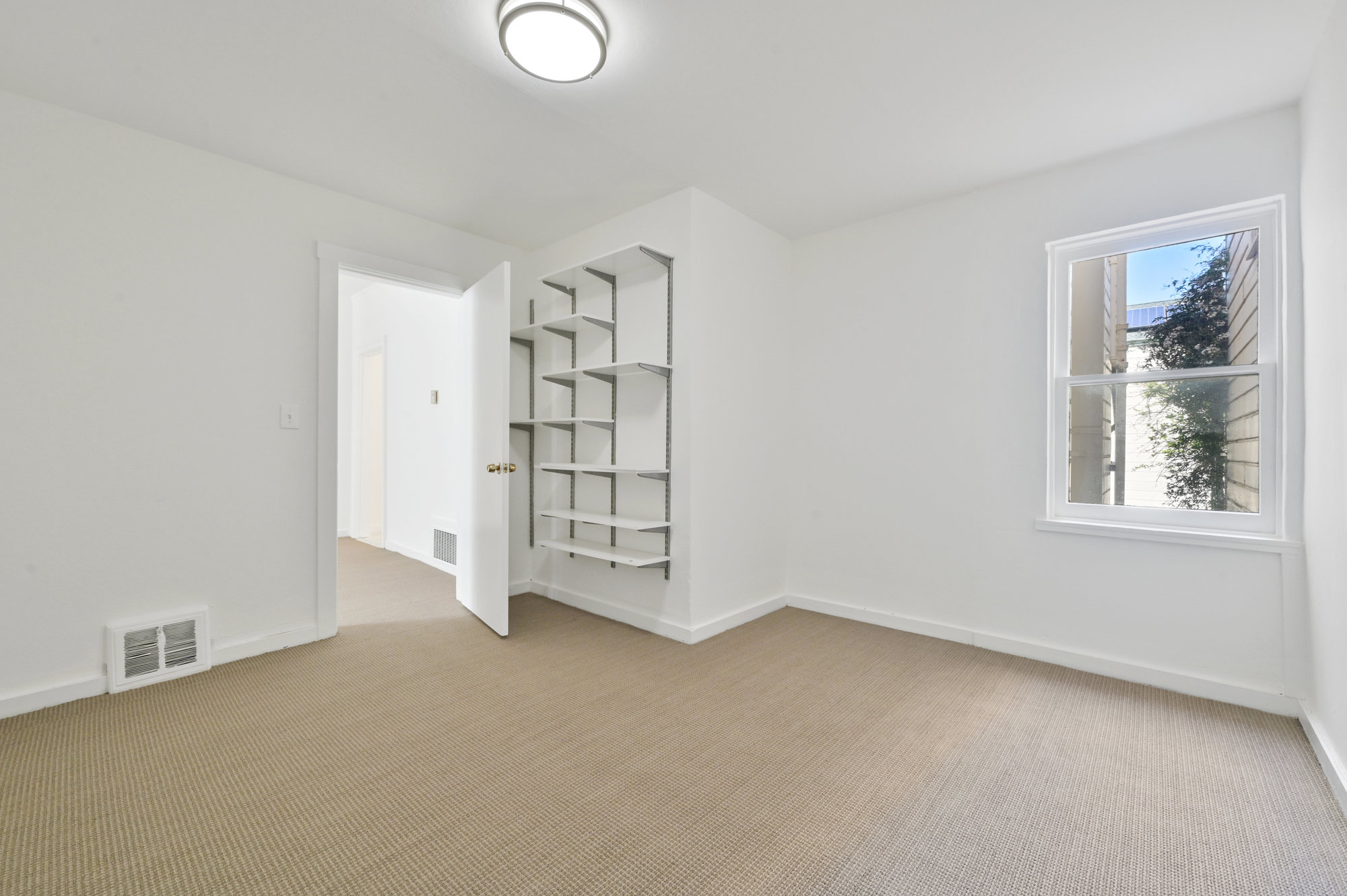 053074 View of a room with white shelving