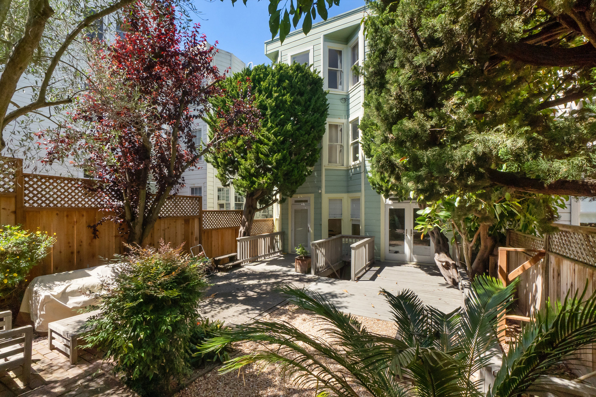 054065 View of dual entry points into 1473 Waller Street, from the rear yard
