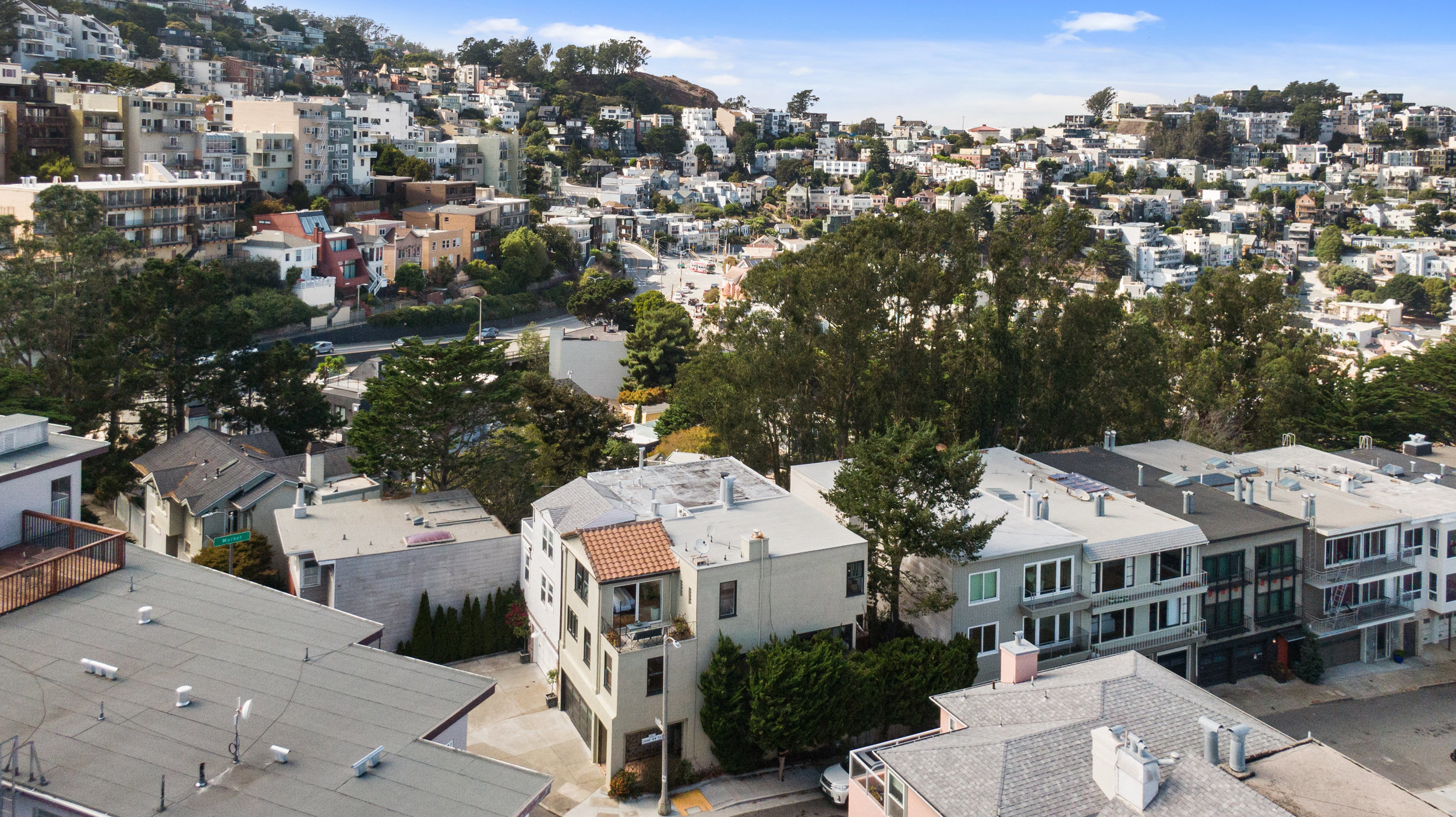 057ap004 Aerial view of 25 Grand View Ave showing the Noe Valley community
