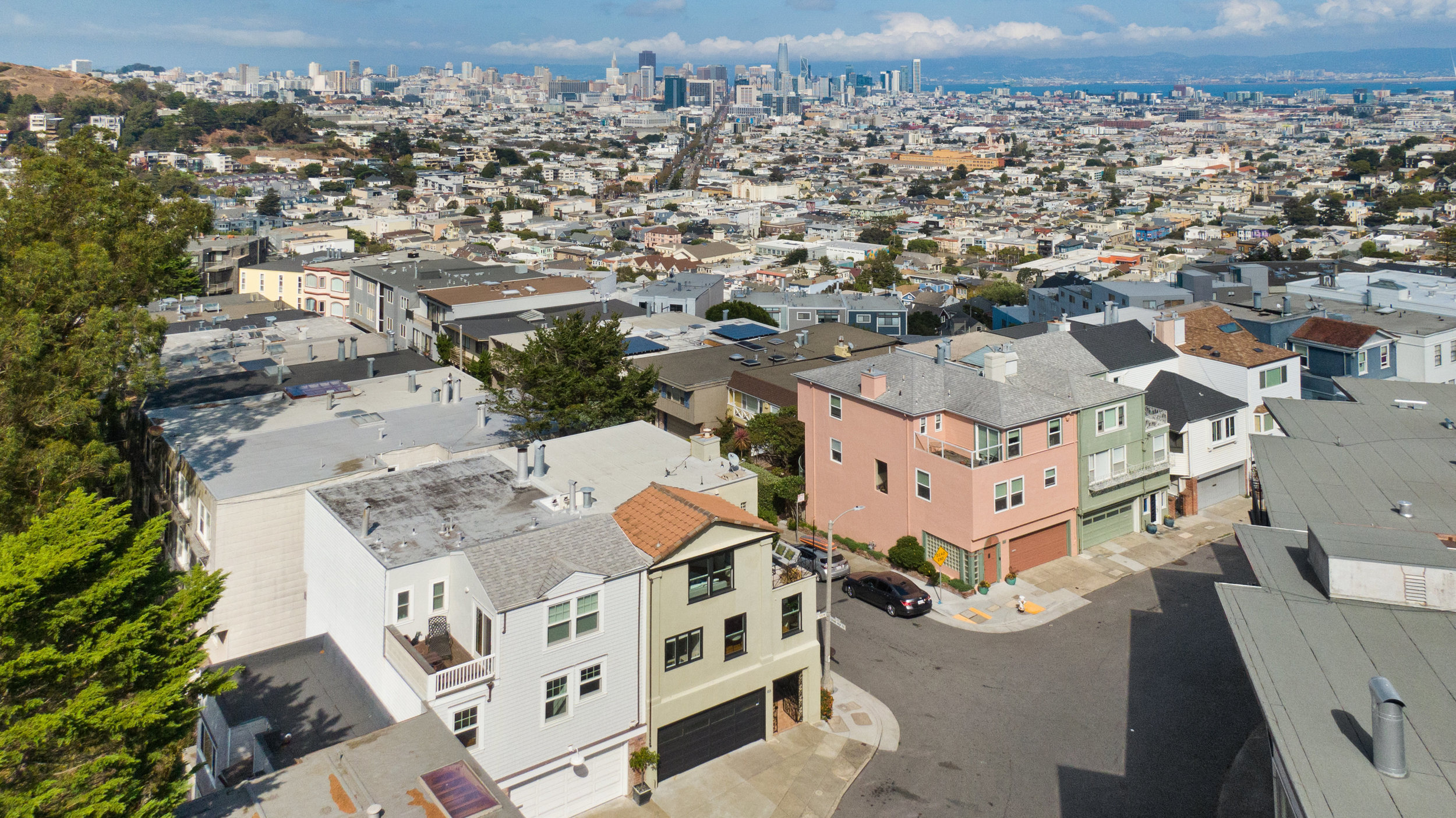 058ap001 Aerial view of 25 Grand View Ave, showing San Francisco and the bay