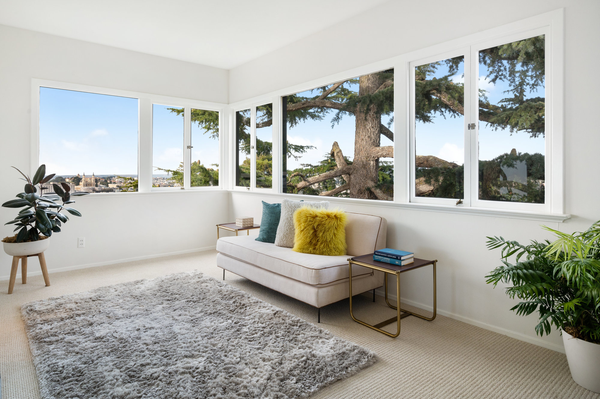 059074 View of the primary sitting area with views of trees and the city beyond
