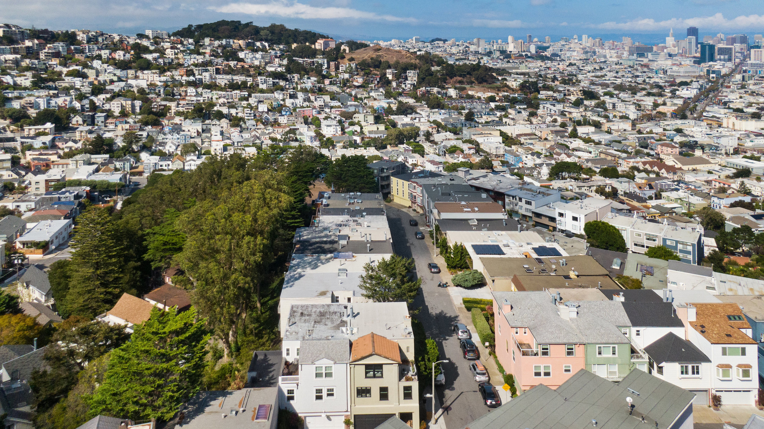 059ap002 Aerial view of 25 Grand View Ave, showing the proximity to Kite Hill
