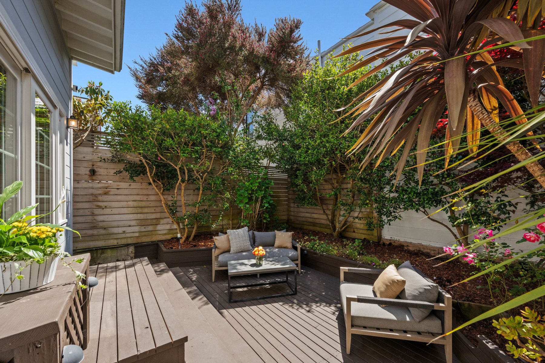 059photos1604castro058427 Back yard is fully fenced in.