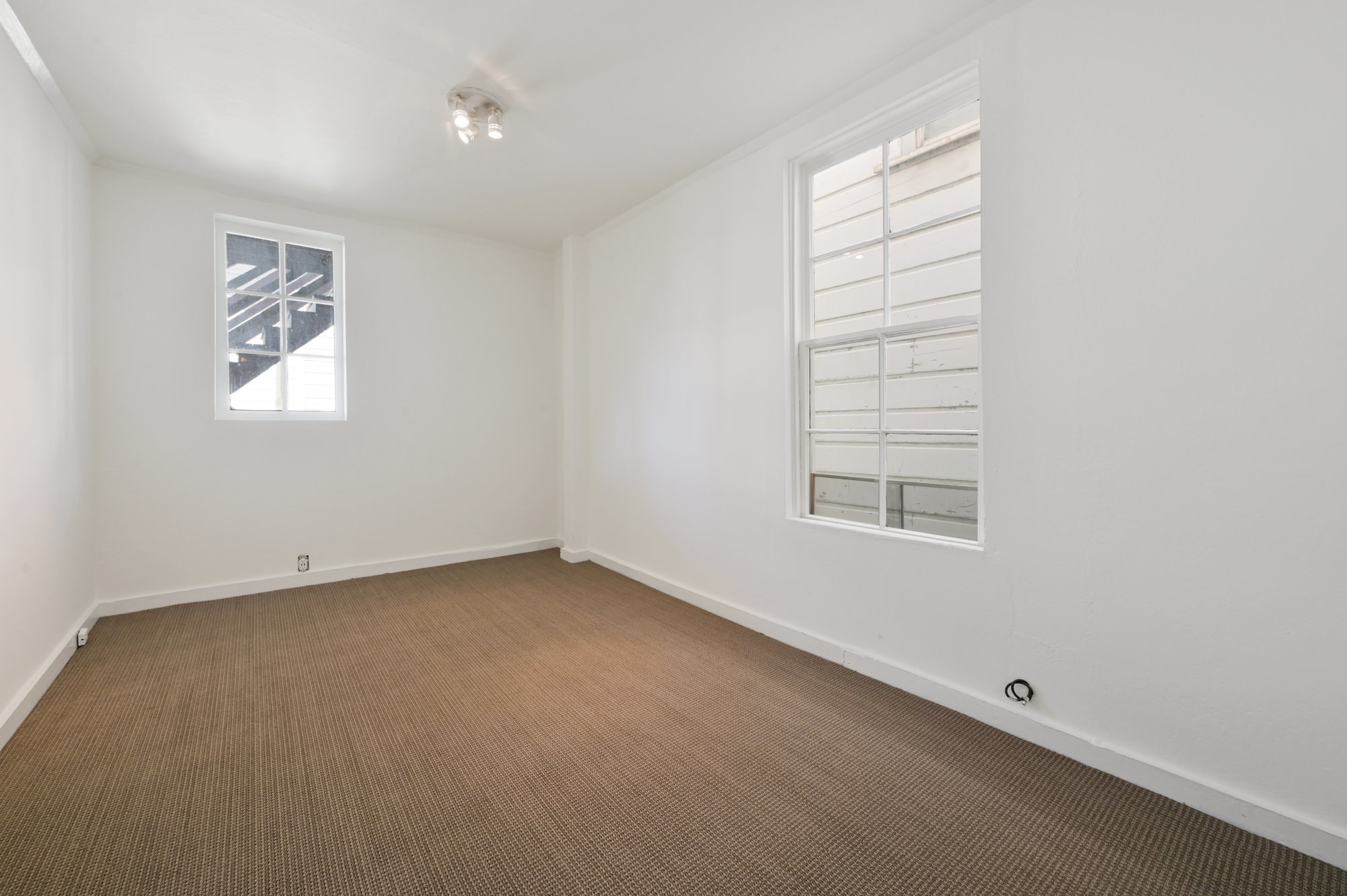 061089 View of a long room with carpeting and two large windows