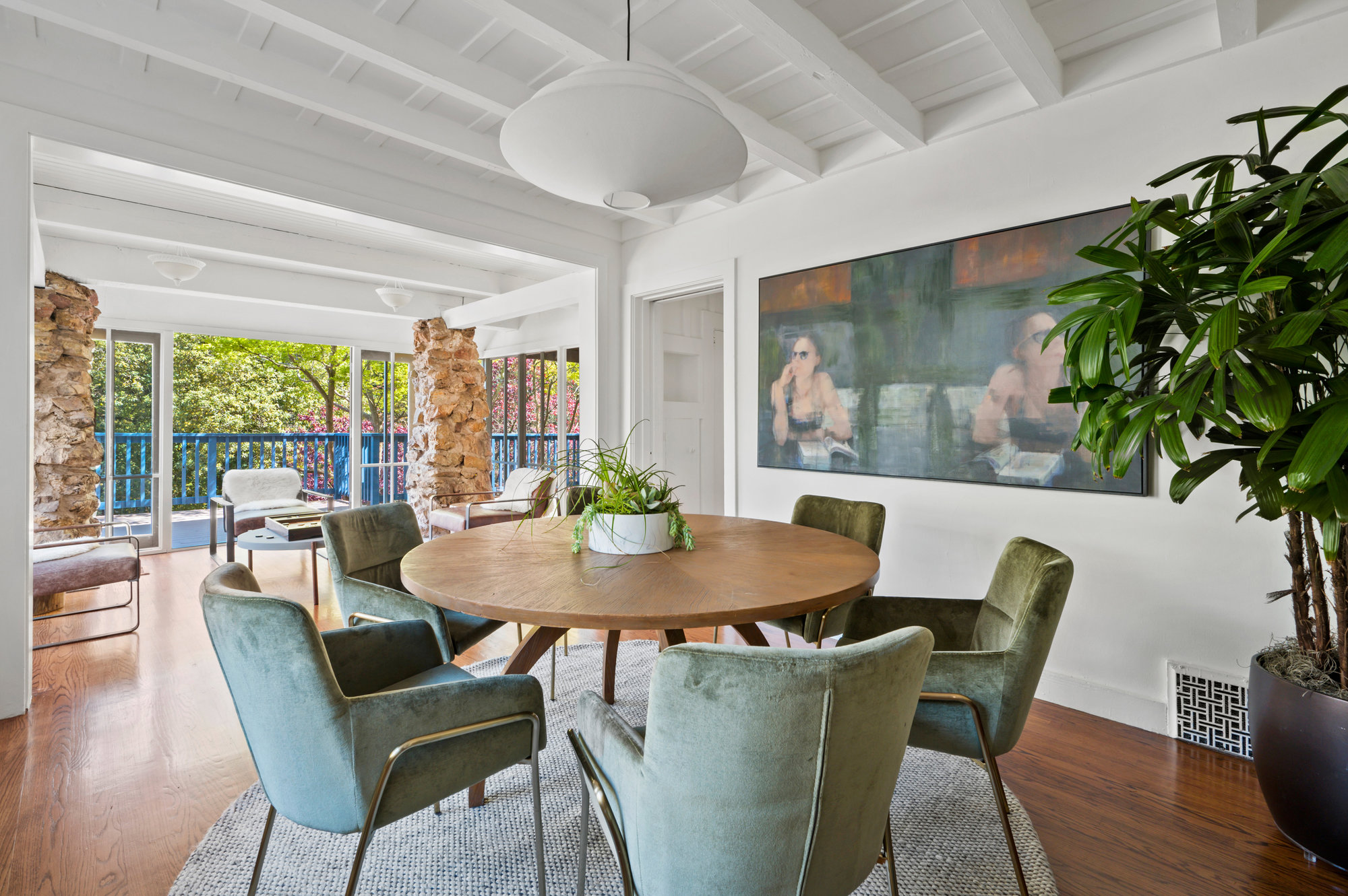 061photos281edgewood037 Dining and sitting area off main entry. There is round dining table that seats 5.