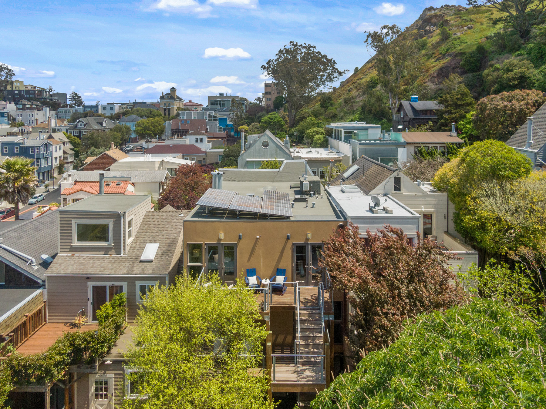 Aerial photo of the rear exterior of 1523 Cole Street.