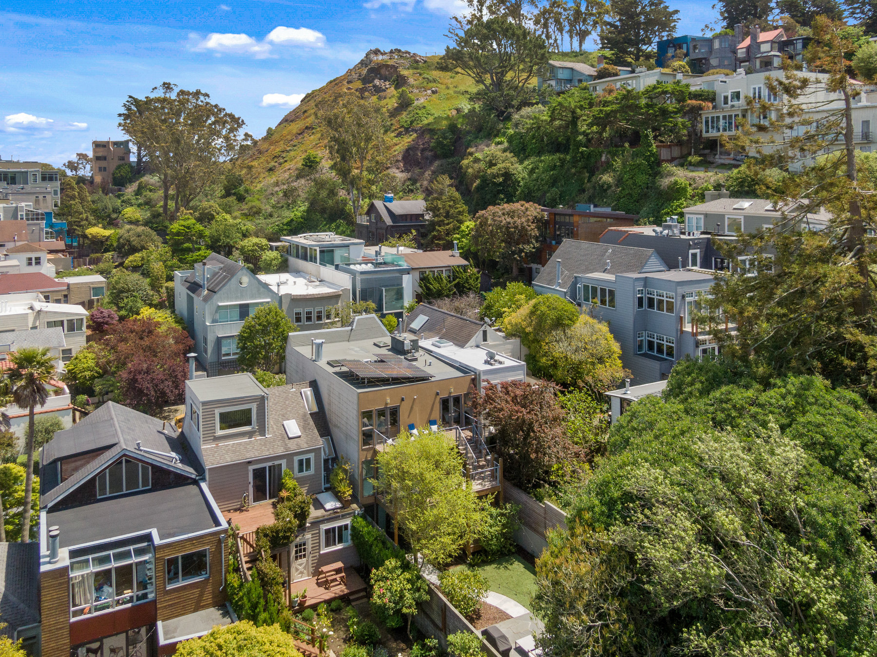 Rear aerial of 1521 Cole