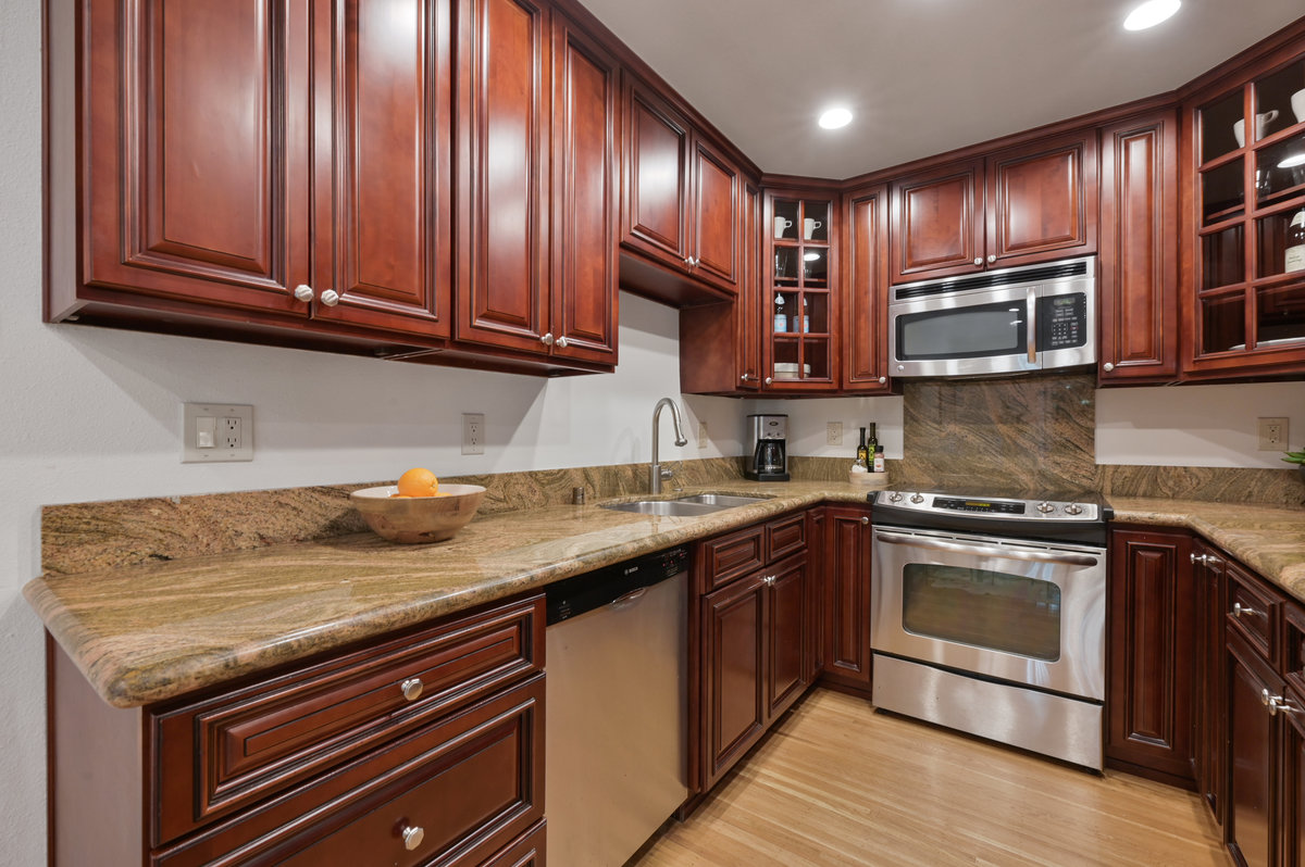 074116 Lower unit kitchen, with dark wood counters