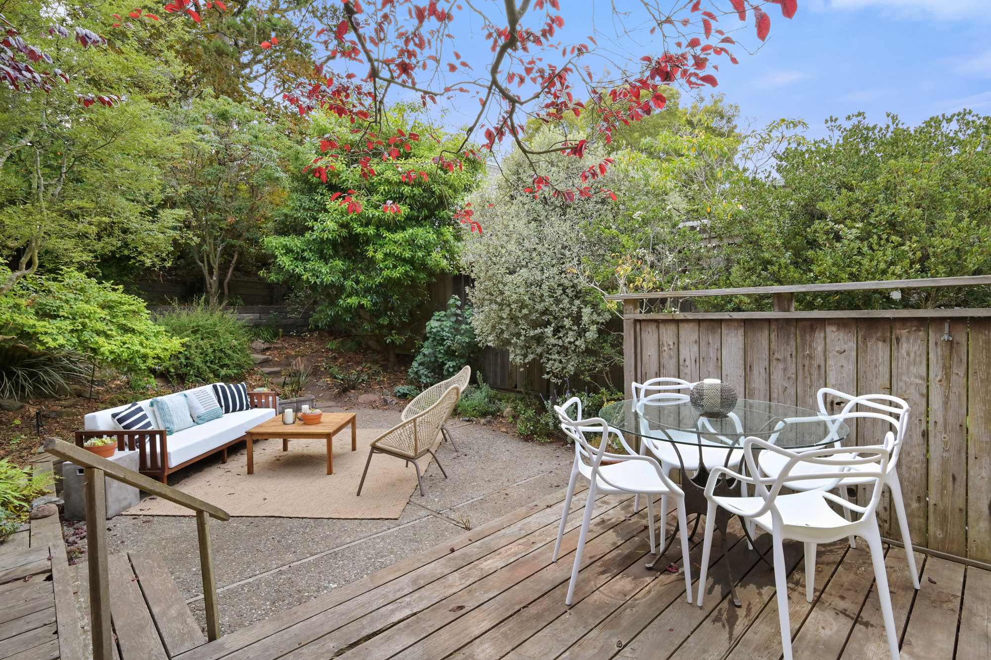 075105 View of the outdoor dining area on the wooden deck with the garden beyond