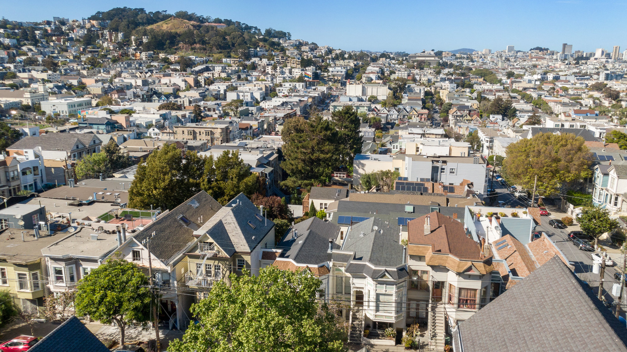 076107-1 Aerial view of 4160-4162 20th Street, showing the home and San Francisco beyond