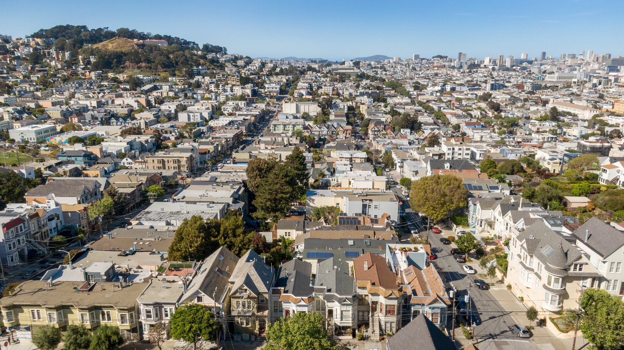 077108-1 Aerial view of 4160-4162 20th Street, showing San Francisco in the background