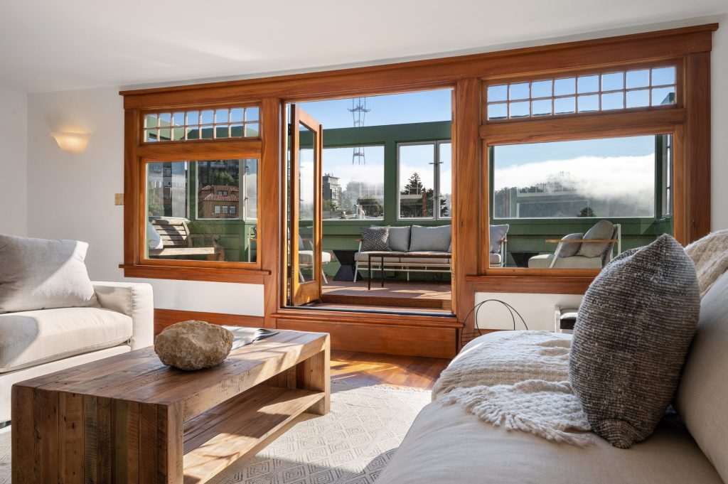 View of a living area and balcony with San Francisco Vistas