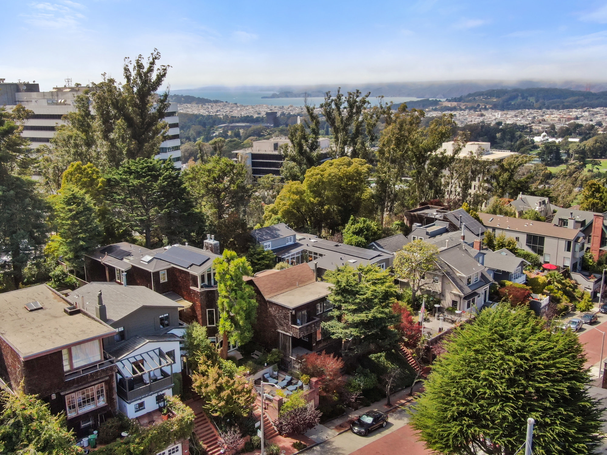 088121 Aerial view of 183 Edgewood Avenue, showing proximity to San Francisco Bay