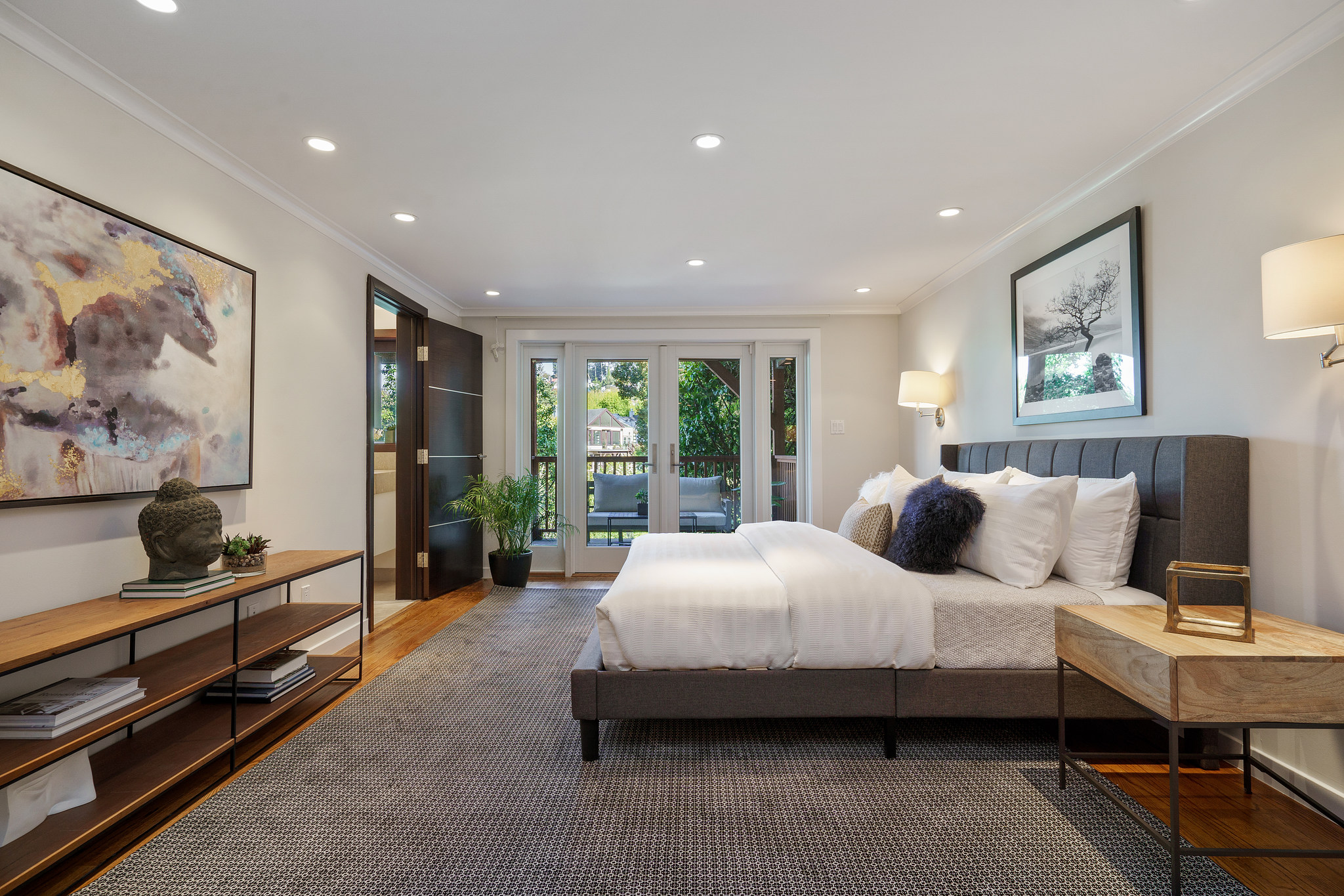 118-woodland-avenue.46233.p4k.052.web Lower bedroom suite with glass doors leading out