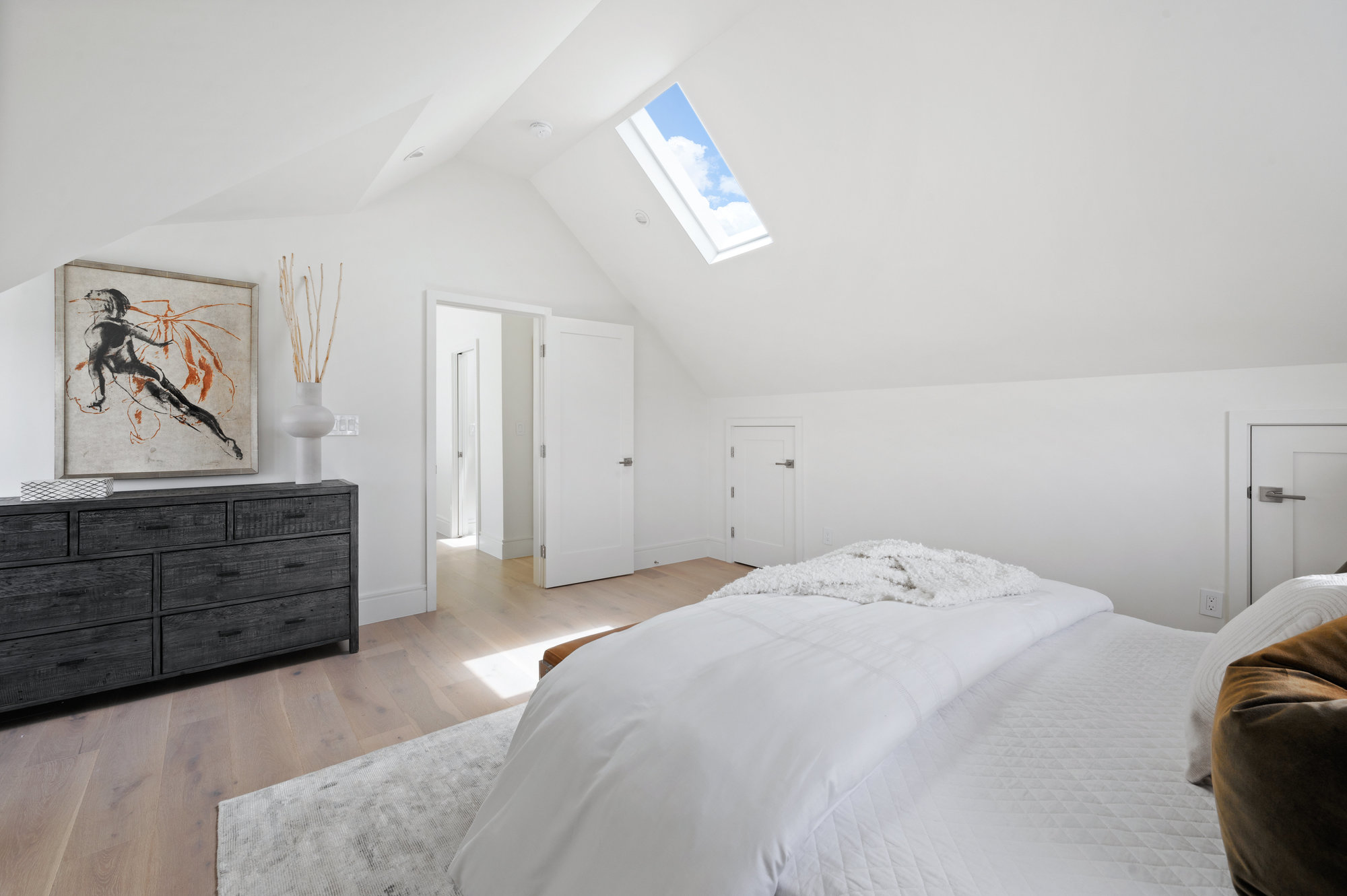 Another photo of the primary showing the skylight.