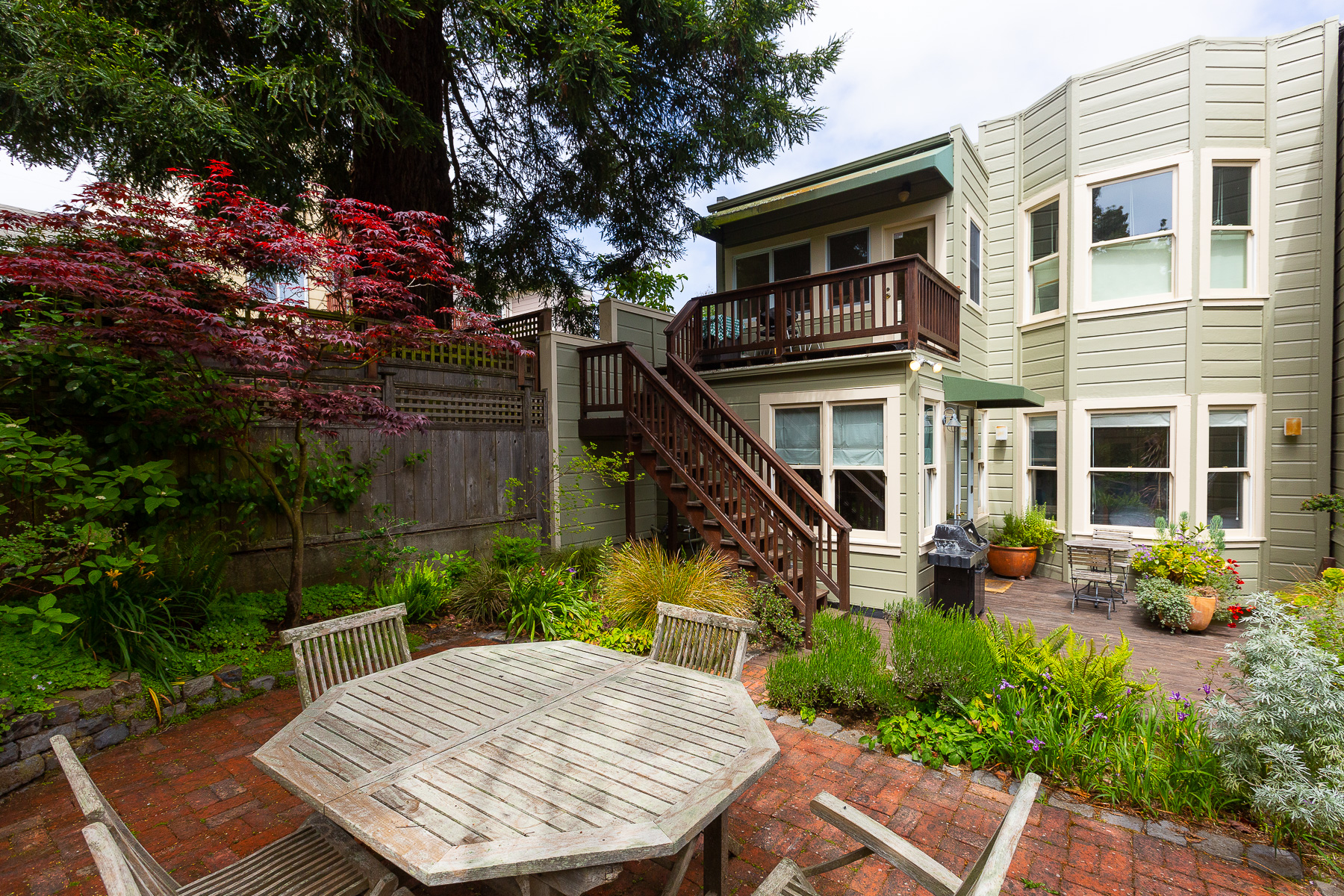 View of the out door dining area at 157 Alma Street