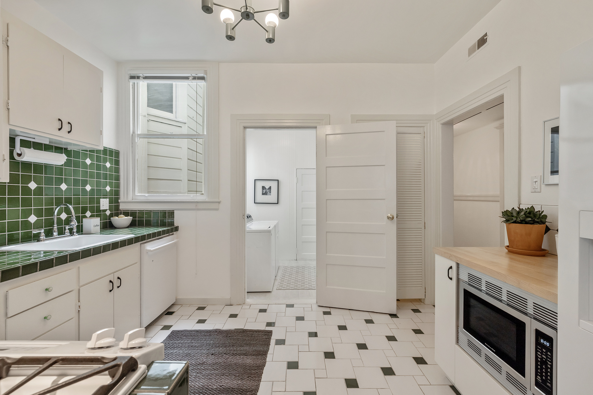 20-belvedere-street.45202.p2k.025.web Kitchen, featuring black and white tiled floor