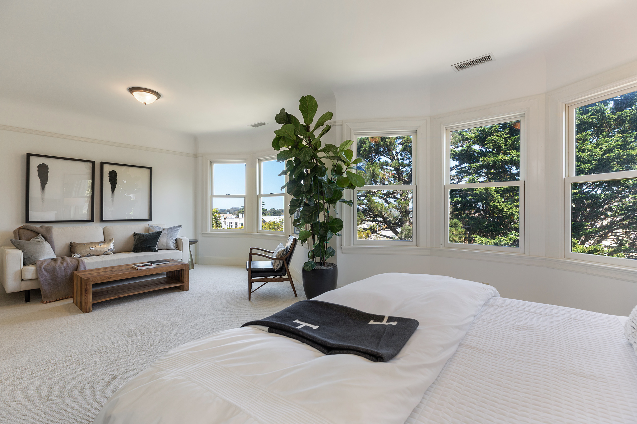 38-parnassus-avenue.47355.p2k.041.web Bedroom with bay windows and lounge area