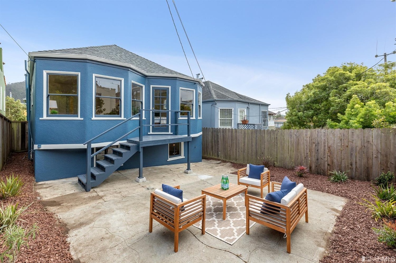 421601381550 View of the rear yard from the left, showing a close-up of the patio area