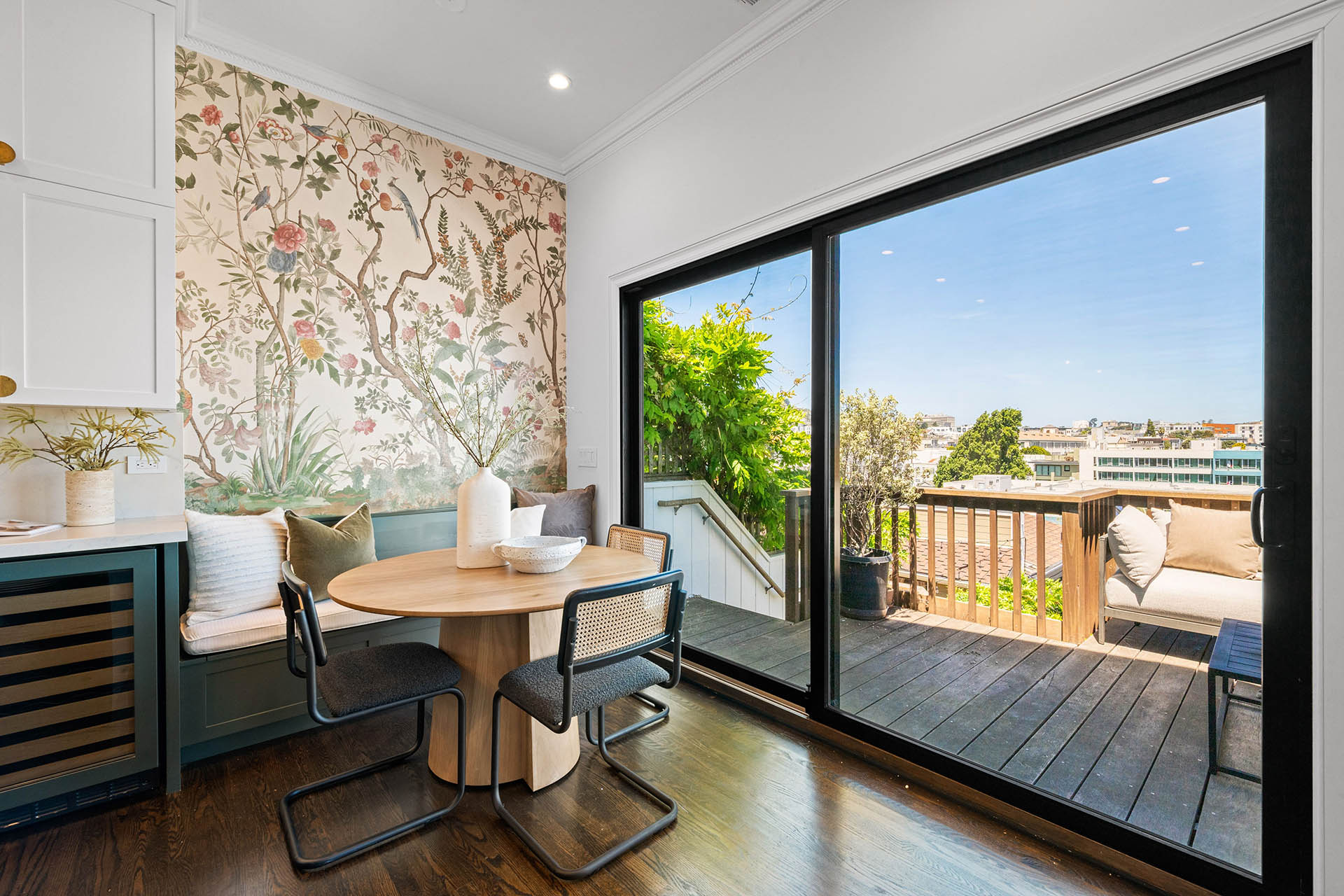 46hancockdining-deck