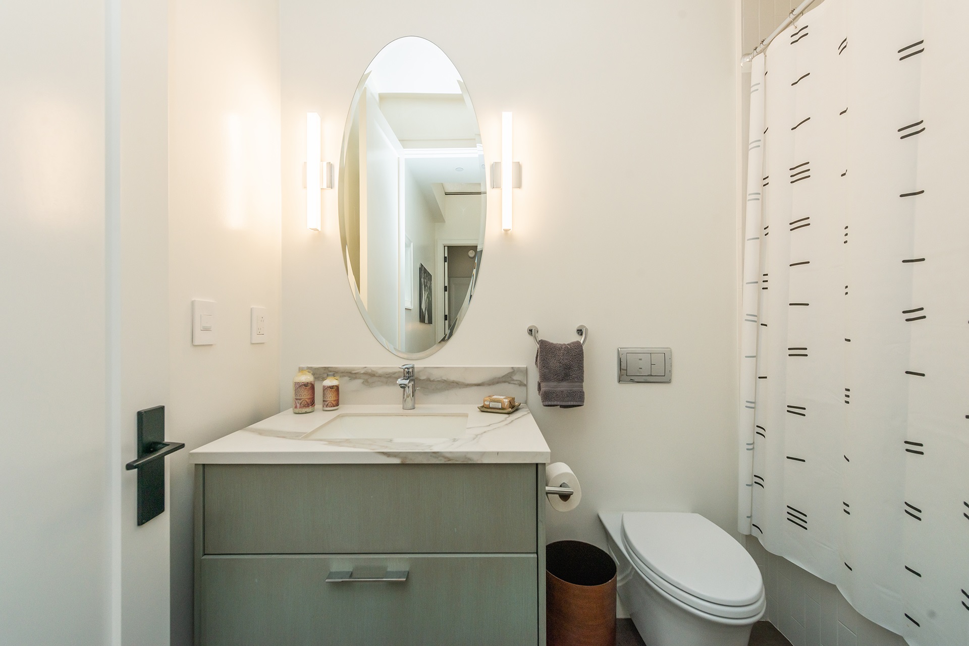 Full bathroom on the main floor.