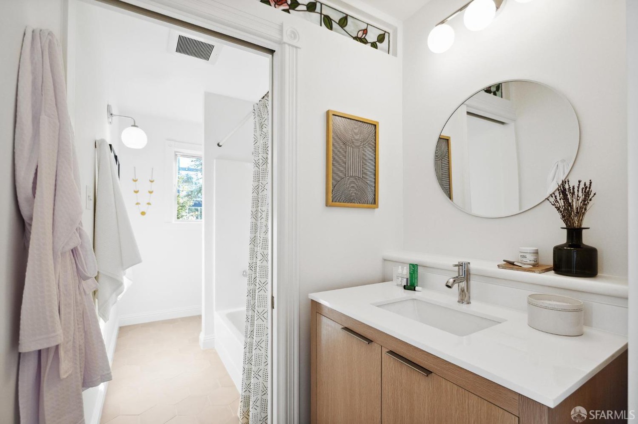 Guest room on suite bathroom.