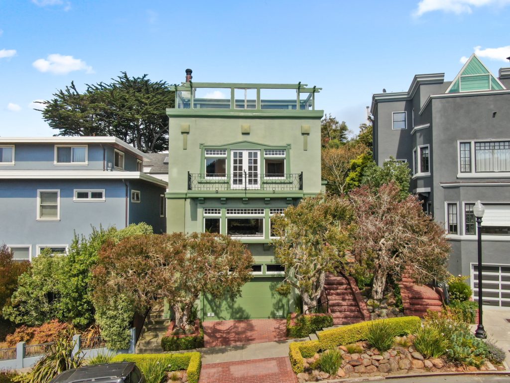 Front facade of 4 Ashbury Terrace, in Buena Vista San Francisco, sold by agent John DiDomenico