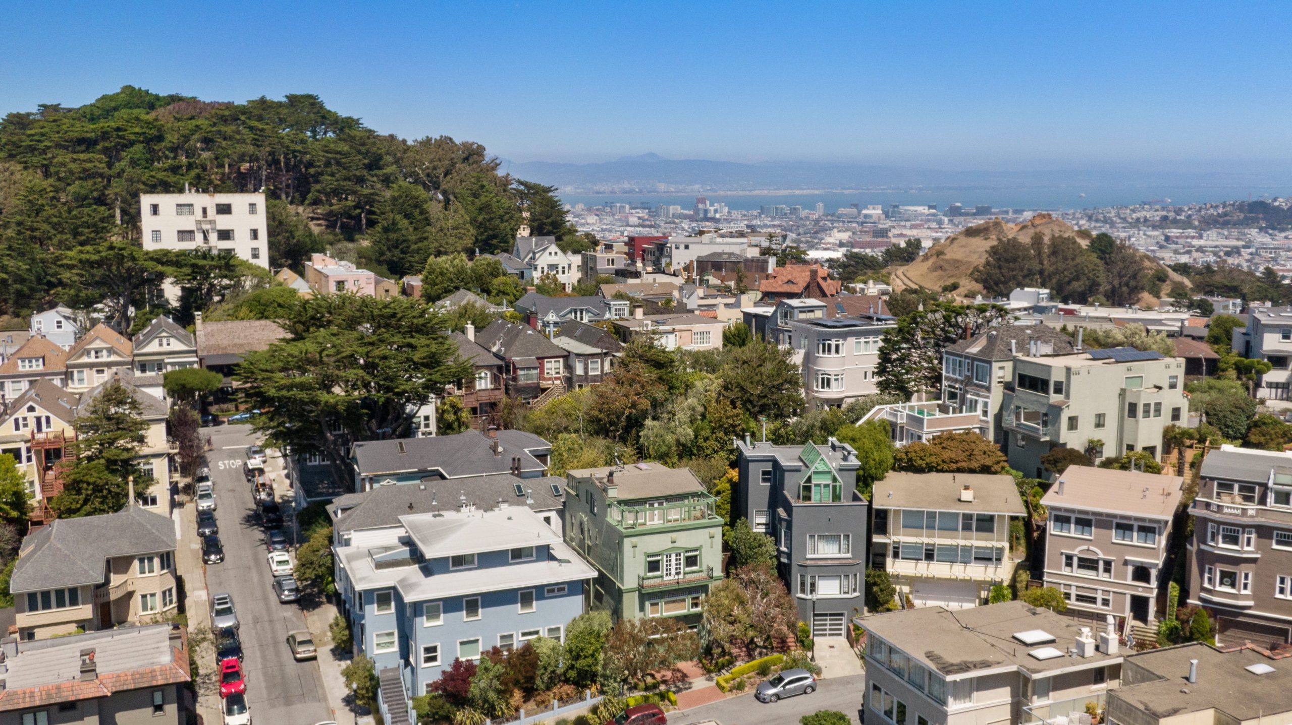 Aerial view of 4 Ashbury Terrace, showing proximity to San Francisco Bay and Buena Vista Park