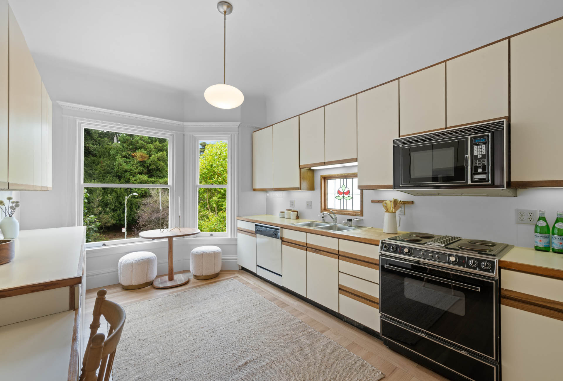 kitchen-window-of171-173-buena-vista-ave-east Kitchen has bay windows with small seating area in front.